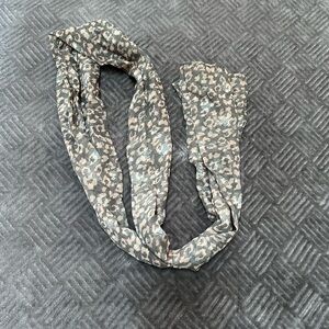 Lug Twist printed scarf